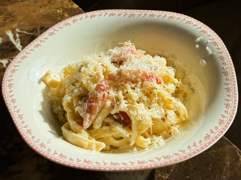 Свежая паста с крабом и соусом Морне