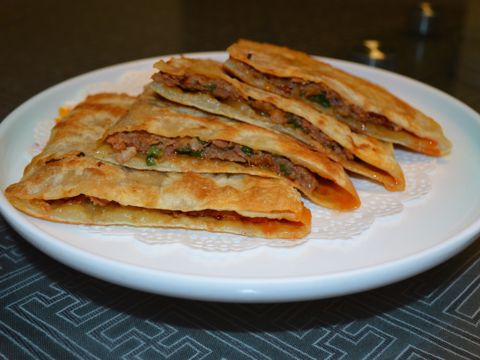 Слоеные лепешки со свининой