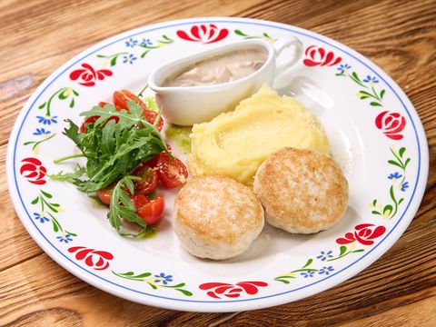 Куриные котлеты по-домашнему с картофельным пюре