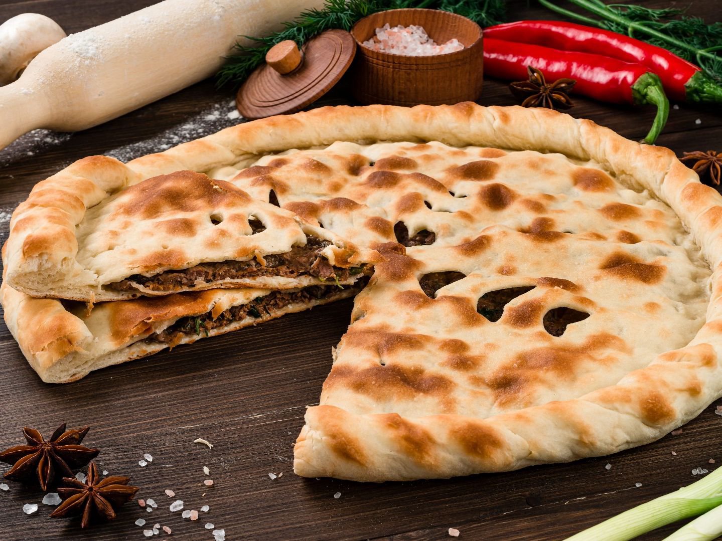 Пирог с говядиной и свининой