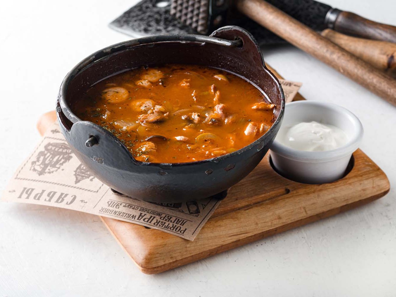 Солянка с мясными копченостями