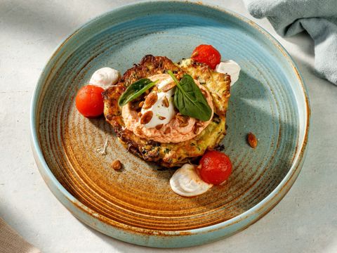 Оладьи из цукини с муссом из лосося
