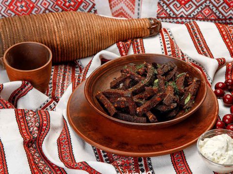 Гренки ржаные с чесночным соусом
