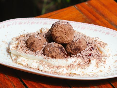 Медово-шоколадные шарики со сливочным кремом