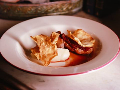 Утиная грудка с кремом из груши и соусом Жу