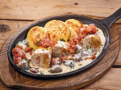 Куриные бедрышки с сердечками и картофельными пирожками