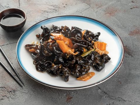 Древесные грибы с мясом 木耳炒肉