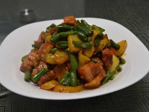 Жареное мясо со стручковой фасолью
